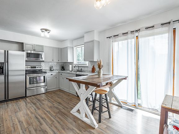 5th image of 153 Lawrence St