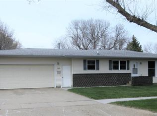 308 Bunker Ln, Yankton, SD 57078