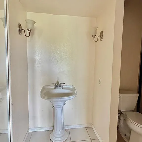 63 Calgary Ct — Photo 20