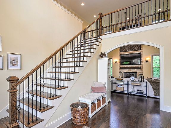 3rd image of 116 Falls Church Ct