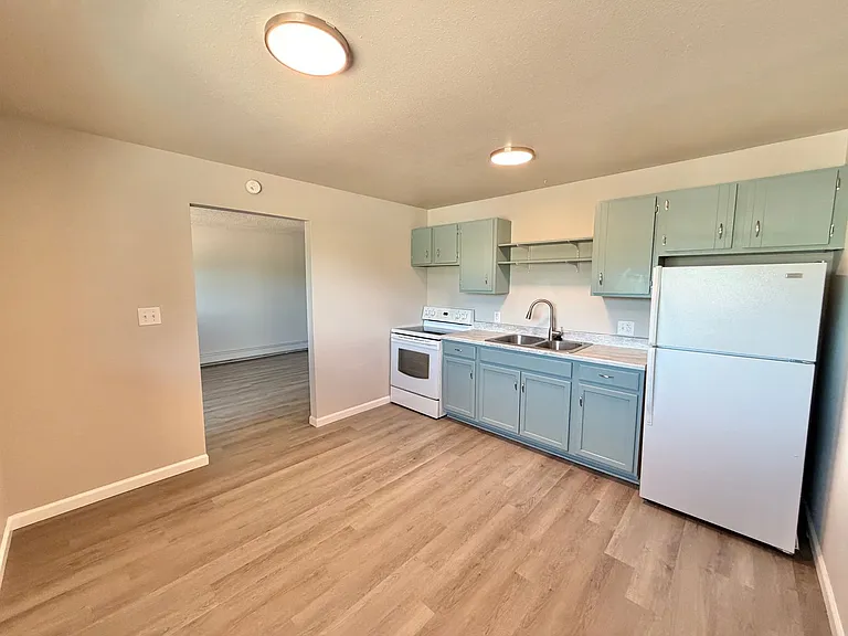 Landmark Apartments — Photo 16