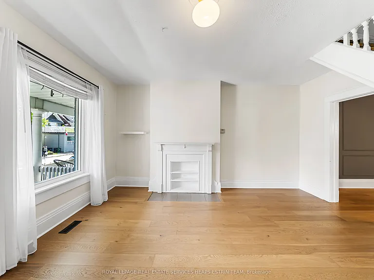 624 Pape Ave — Photo 5