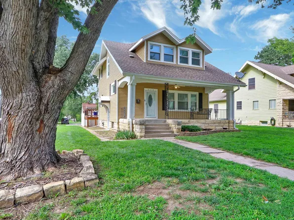 538 W Chestnut St, Junction City, KS 66441