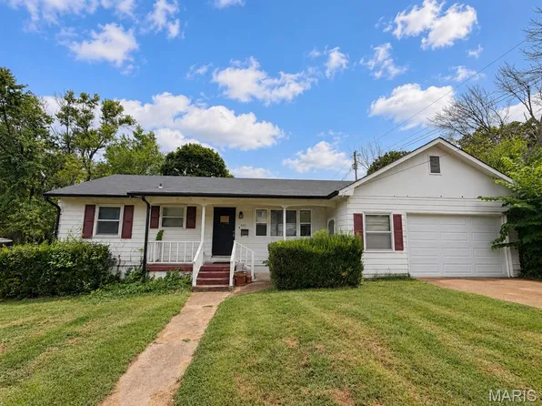 421 N Elm St, Pacific, MO 63069