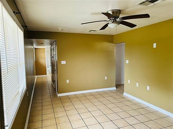 3rd image of 4117 Paris Ave