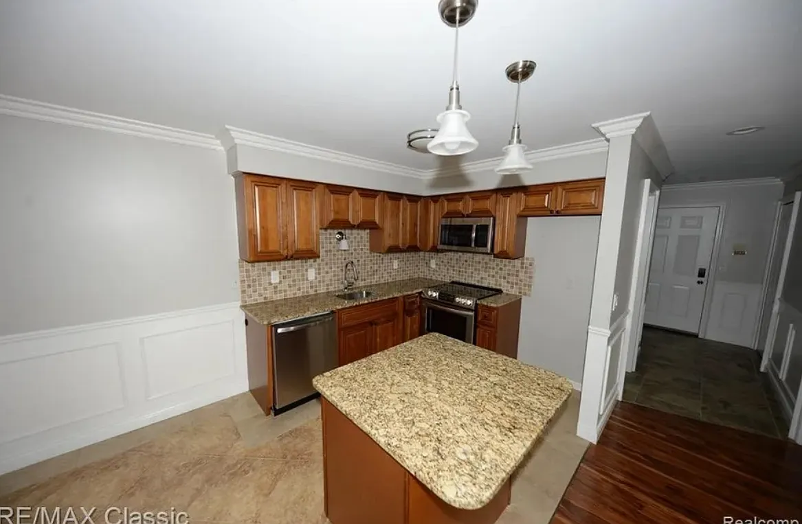 2 bed, 1092 sqft, $1,600 — Photo 2