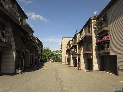 3rd image of 233 Midland Ave #216-703