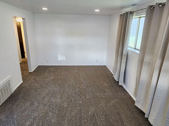 4th image of 579-585 W Tiffany Town Dr #581