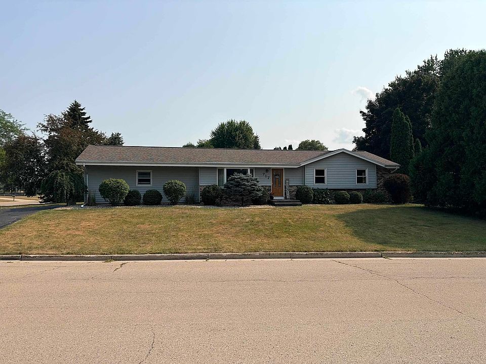 1st image of 717 Willow Ln