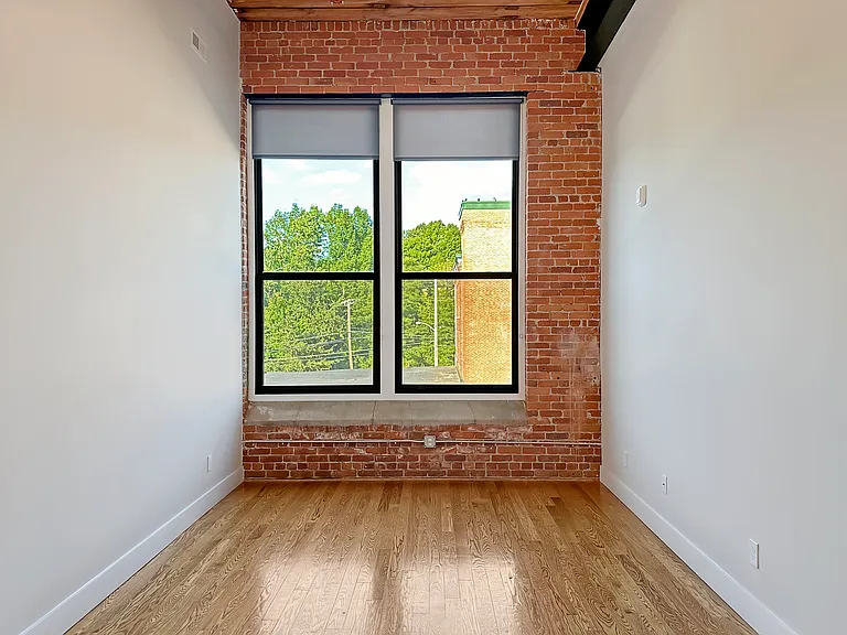 1665 Main Street — Photo 36