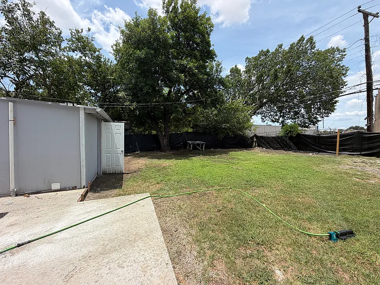 714 SW Dallas St — Photo 32