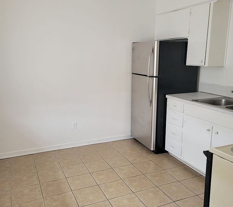 1st image of 304 E Carpenter St #4