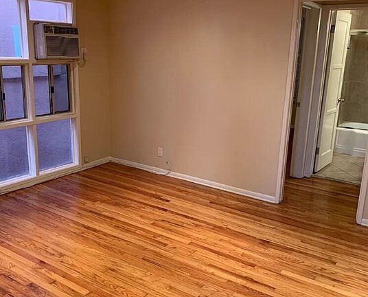 3rd image of 10438 Santa Monica Blvd APT 3