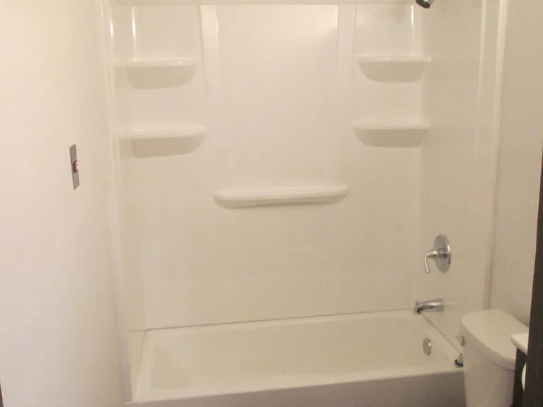 2529 Bainbridge Ave — Photo 9