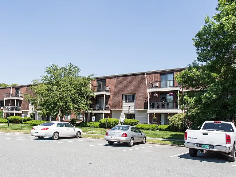 Oak Ridge Village Apartments — Photo 6