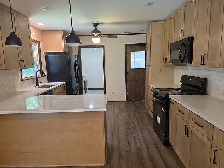 7307 Monaco Dr — Photo 2