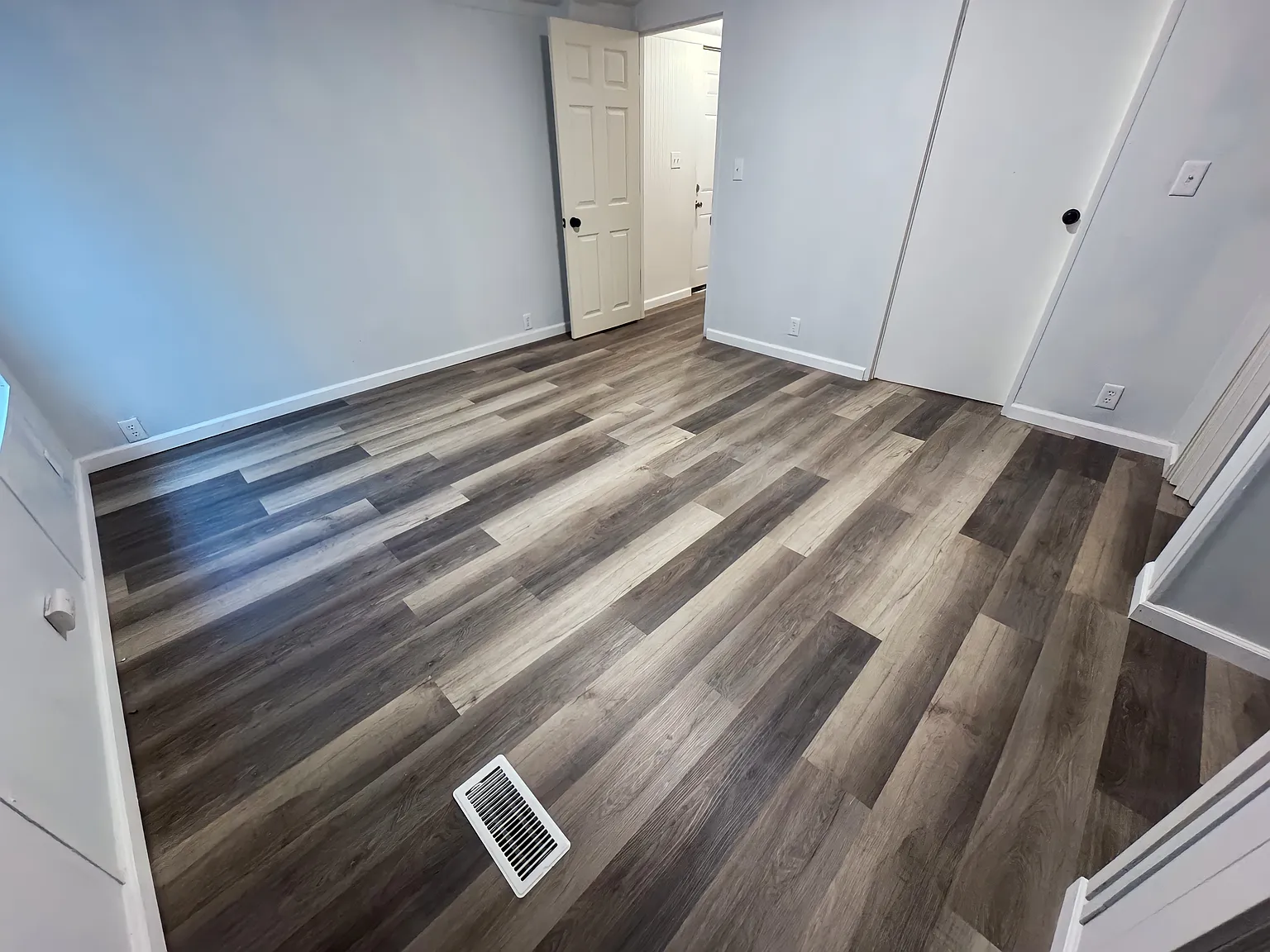 2 bed, 1120 sqft, $913 — Photo 4