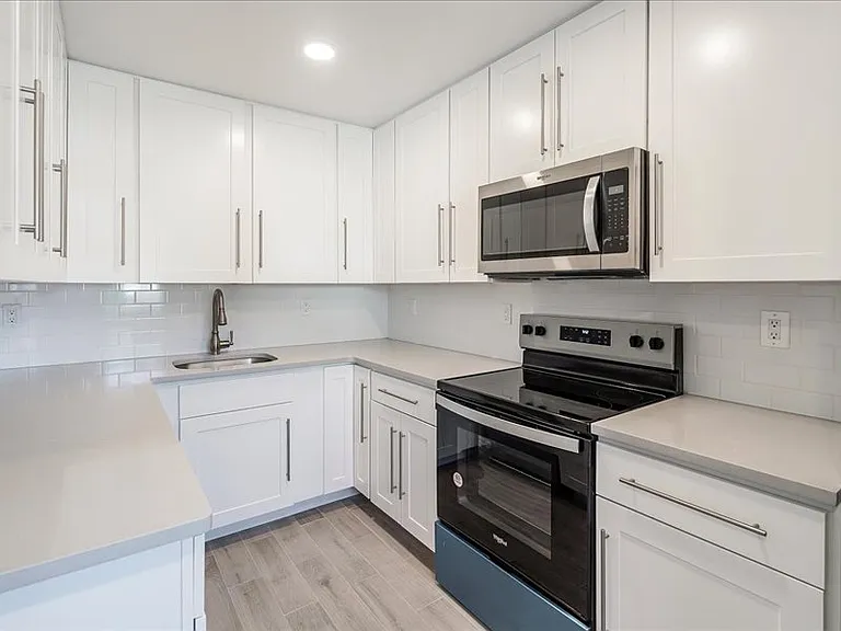 48 Roseland Avenue Apartments — Photo 23
