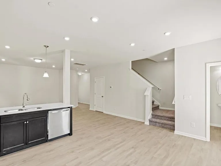 222 Emmett Dr — Photo 13