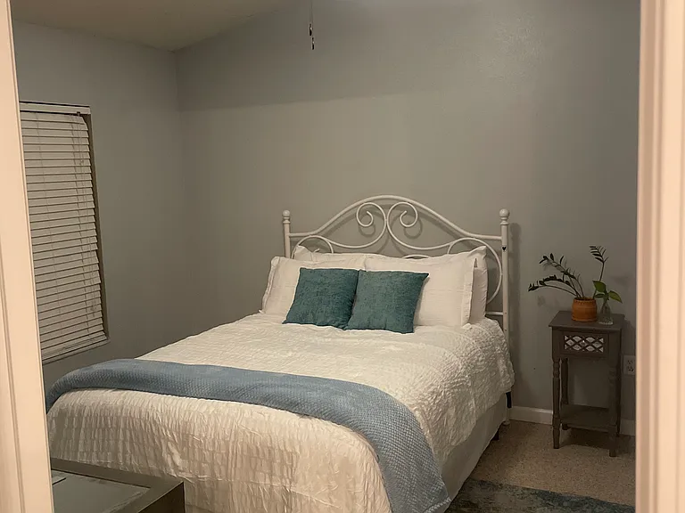 1042 Vista Cay Ct — Photo 16