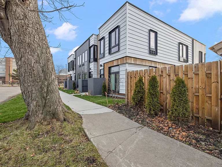 7631 E Lafayette St — Photo 24