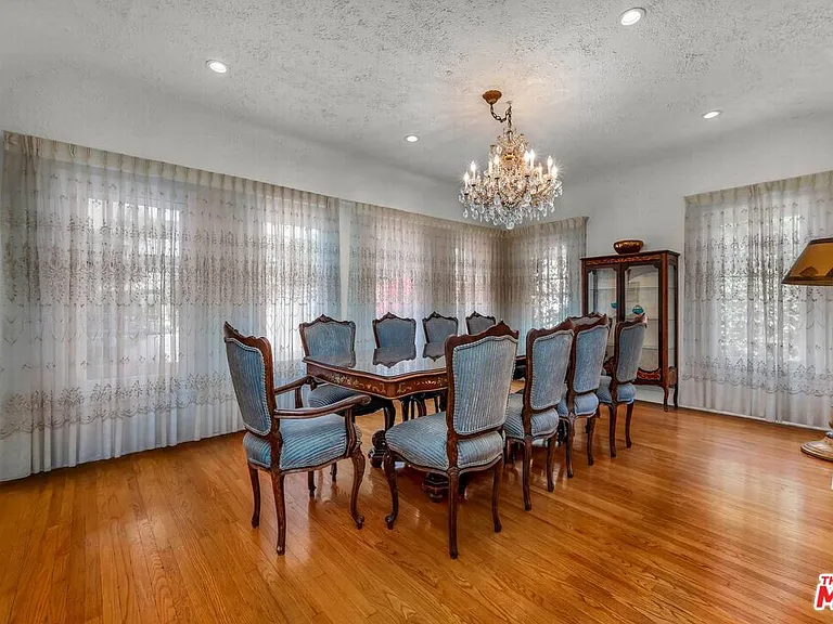 10736 Ashton Ave — Photo 4