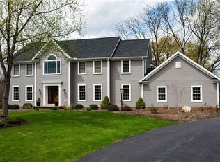 25 Annandale Dr, Chagrin Falls, OH 44022