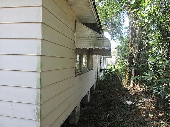 3rd image of 637 Chestnut Dr