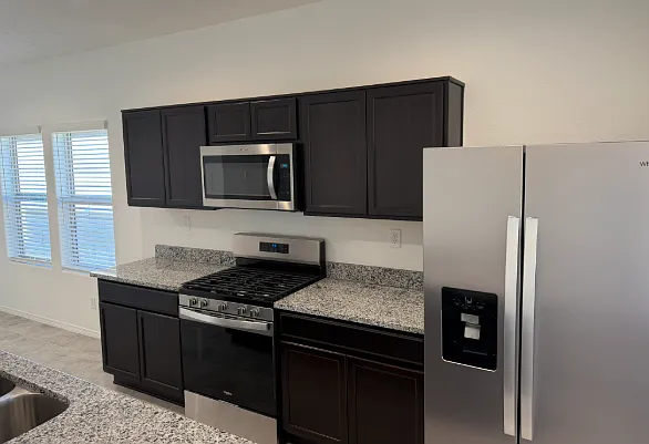 4 bed, 1537 sqft, $2,395 — Photo 3