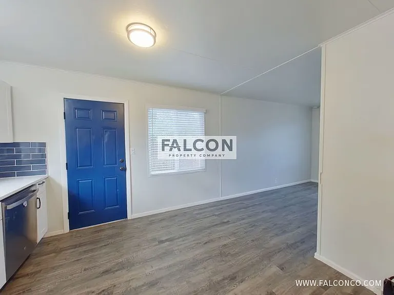 1920 S Hancock Ave — Photo 6