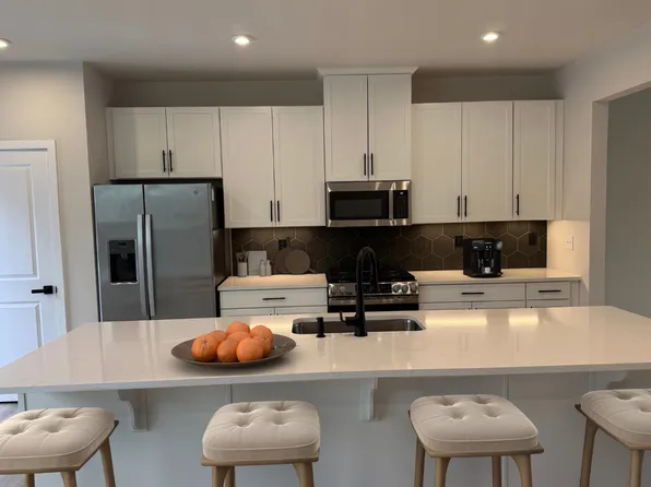 4 Lafayette Ln, Towaco, NJ 07082