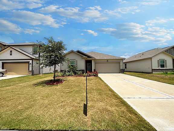 2nd image of 1017 Banyon Tree Ln