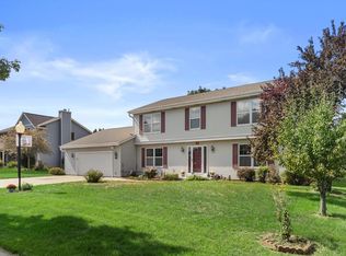 629 Two Rivers Dr, Mukwonago, WI 53149