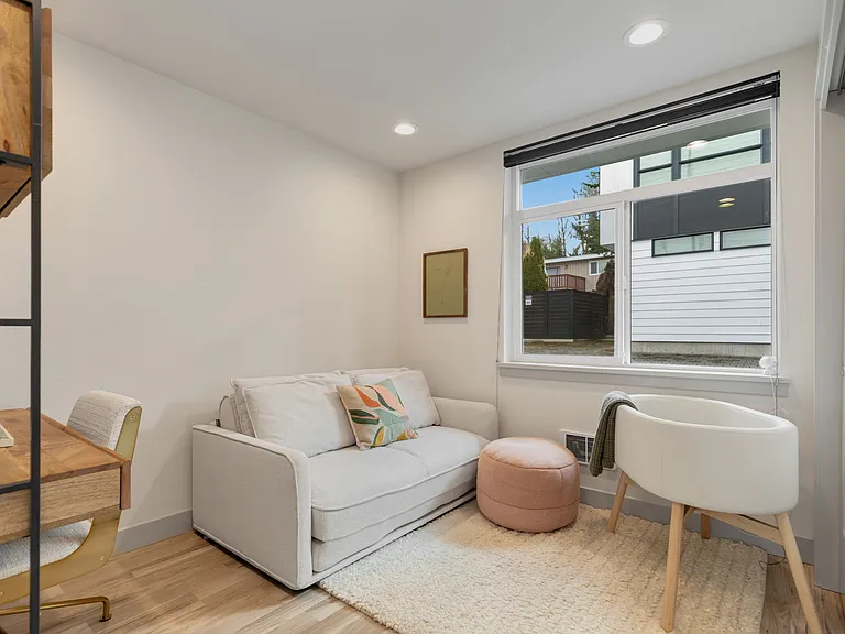 5030 Sand Point Pl NE — Photo 4