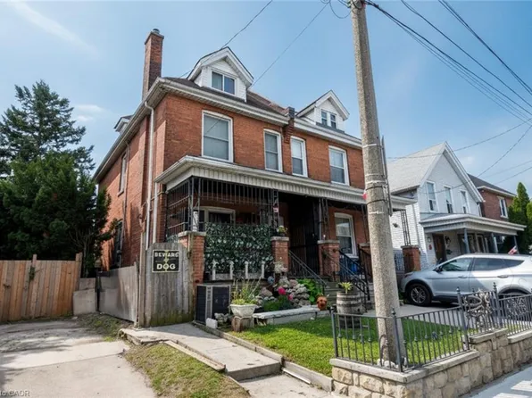 22 Picton St E, Hamilton, ON L8L 3W3