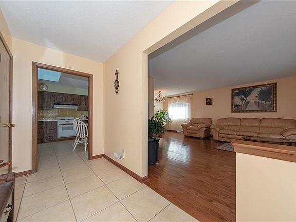 3rd image of 6701 Karen Dr