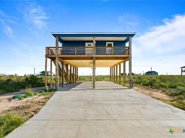 408 W Royal Oak Ln, Rockport, TX 78382