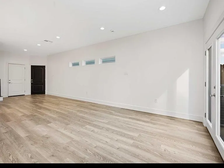 4508 Noble St — Photo 6