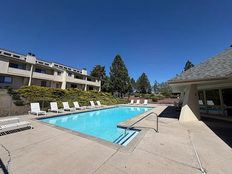 1050 NE Butler Market Rd #20 — Photo 37