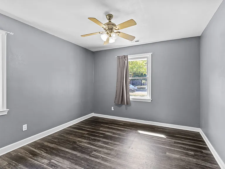 1724 W 48th St — Photo 11
