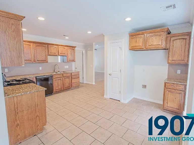 1540 N Santa Fe Ave — Photo 10