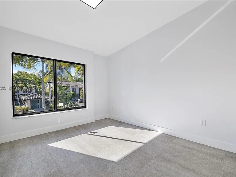 16449 NE 26th Ave — Photo 16
