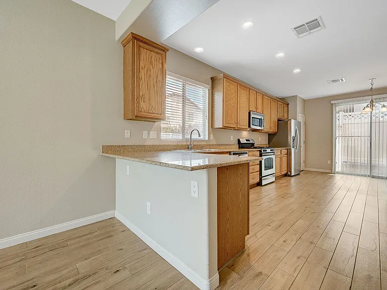 10420 September Flower St — Photo 10