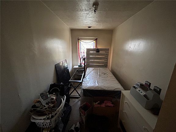 3rd image of 71 Ontario St