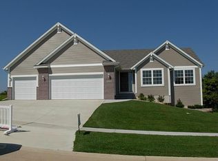 3204 Falcon View Rd SW, Cedar Rapids, IA 52404