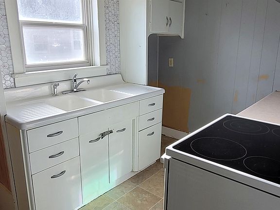 5th image of 3408 D Ave