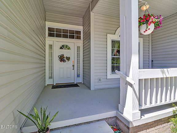 3rd image of 120 Cromwell Ln