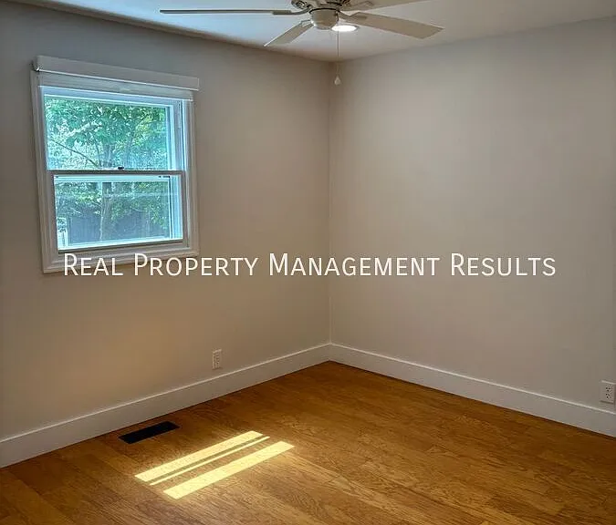 402 W Jennings St — Photo 15