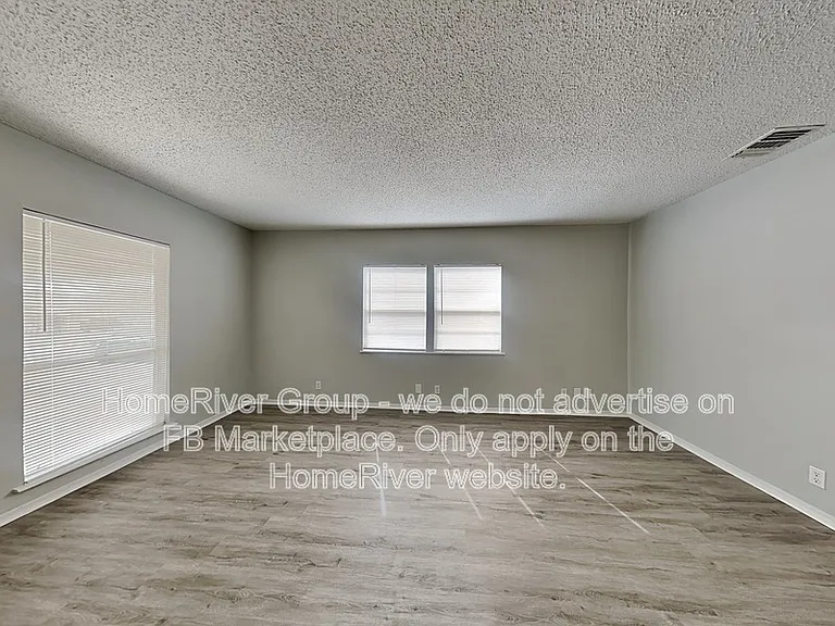 911 Hickory Hill Dr — Photo 3