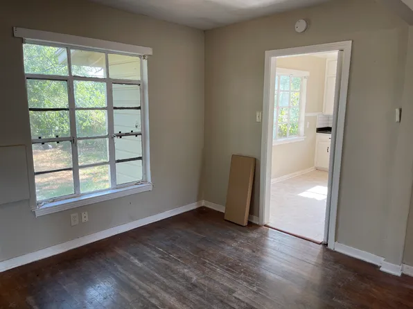 214 Colton Dr, San Antonio, TX 78209
